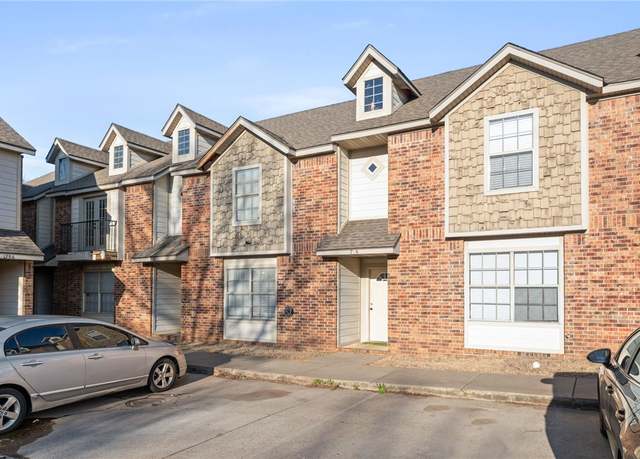 Property at 1786 N Chestnut Ave, Fayetteville, AR 72703, 3 beds, 2 baths