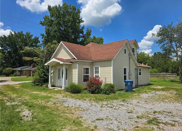 Property at 1320 E 3rd, Gentry, AR 72734, 3 beds, 2 baths