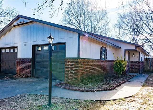 Property at 1911 Cypress Pl, Springdale, AR 72762, 3 beds, 1 bath