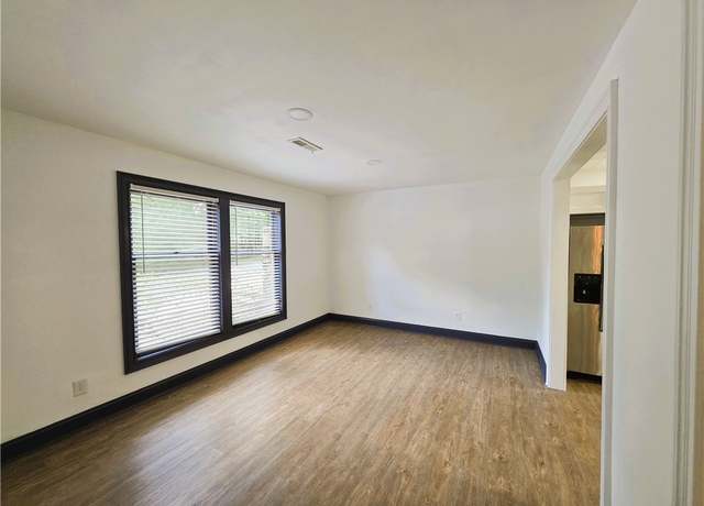 Property at 26 Annette Ln, Bella Vista, AR 72715, 2 beds, 2 baths