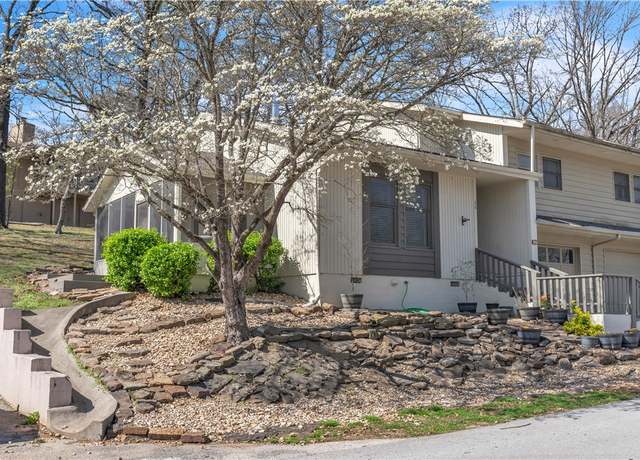 Property at 28 Estes Dr, Bella Vista, AR 72715, 3 beds, 2 baths