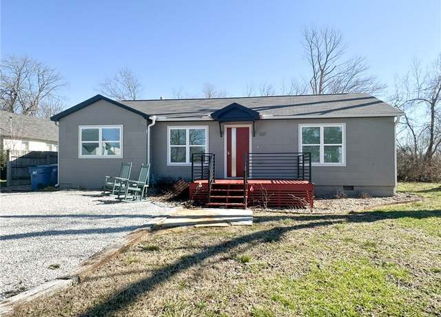 Property at 707 SE C St, Bentonville, AR 72712, 3 beds, 2 baths