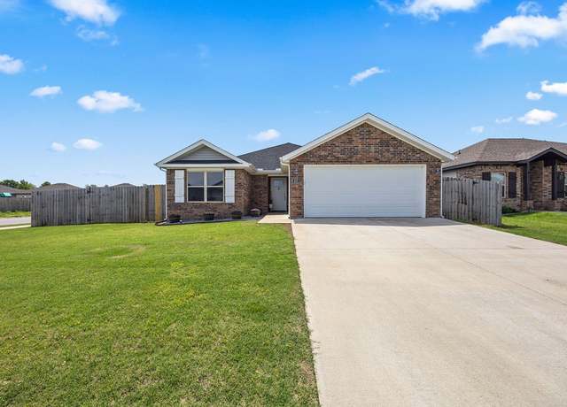 Property at 401 Grove Ln, Bentonville, AR 72713, 3 beds, 2 baths