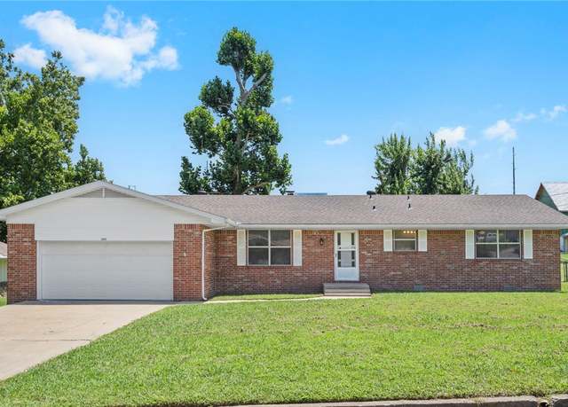 Property at 205 Big Tree Dr, Bentonville, AR 72712, 3 beds, 2 baths