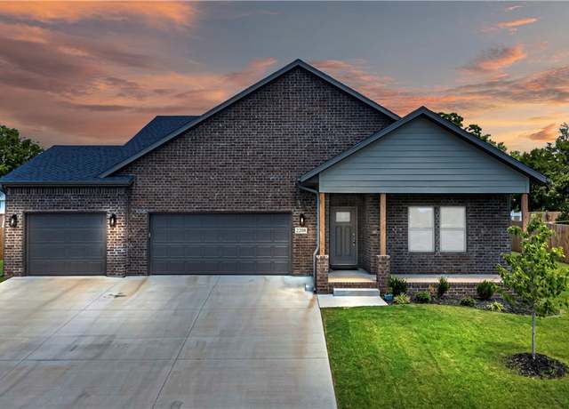 Property at 2208 Riggins Ave, Pea Ridge, AR 72751, 3 beds, 2.5 baths