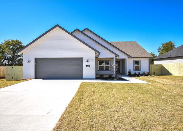 Property at 467 N Tacoma St, Farmington, AR 72730, 4 beds, 2 baths