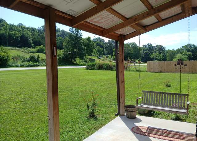 Property at 10689 S Highway 103, Green Forest, AR 72638, 2 beds, 2 baths