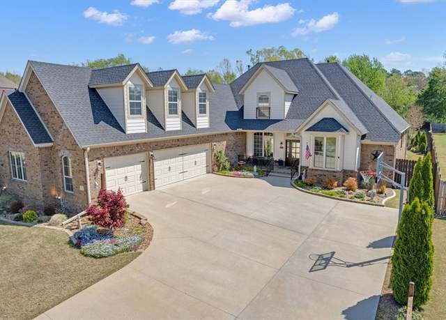 Property at 2280 N Covington Park Blvd, Fayetteville, AR 72703, 4 beds, 3.5 baths