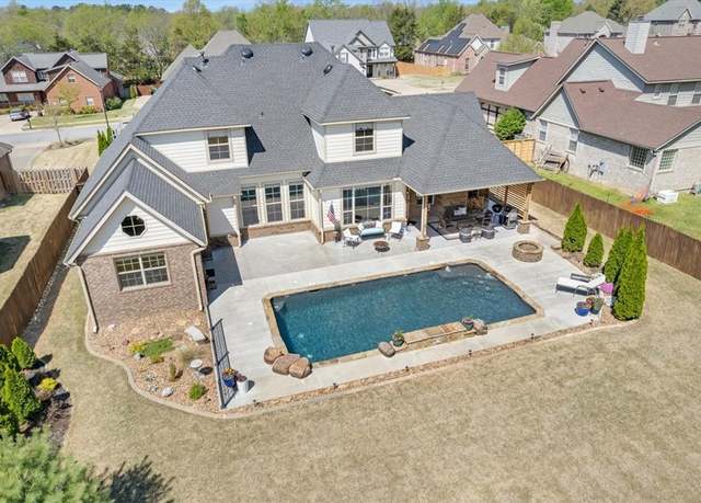 Property at 2280 N Covington Park Blvd, Fayetteville, AR 72703, 4 beds, 3.5 baths