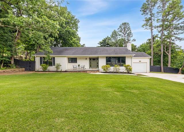 Property at 243 E North St, Fayetteville, AR 72701, 3 beds, 2 baths