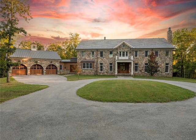 Property at 10760 Sugar Creek Rd, Bentonville, AR 72751, 5 beds, 3.5 baths
