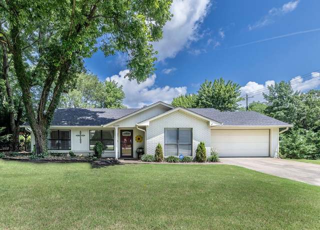 Property at 2100 W Loren Cir, Fayetteville, AR 72701, 3 beds, 2 baths