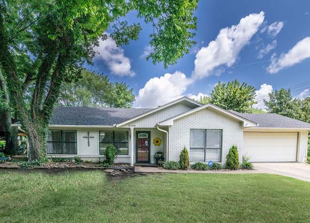 Property at 2100 W Loren Cir, Fayetteville, AR 72701, 3 beds, 2 baths