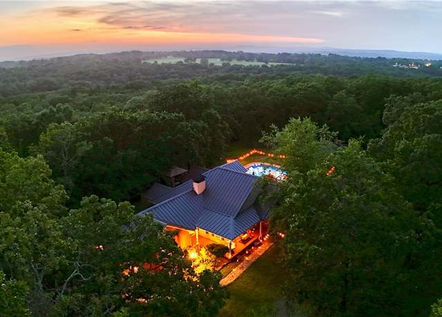 Property at 6431 Summer Shade, Van Buren, AR 72956, 4 beds, 2 baths