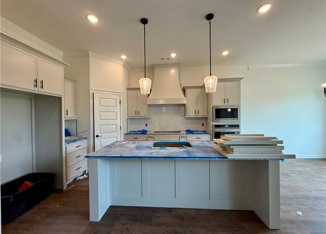 Property at 1908 Ferguson St, Pea Ridge, AR 72751, 4 beds, 2.5 baths