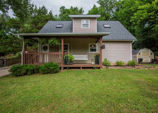 Property at 303 S Gregg Ave, Fayetteville, AR 72701, 3 beds, 2 baths