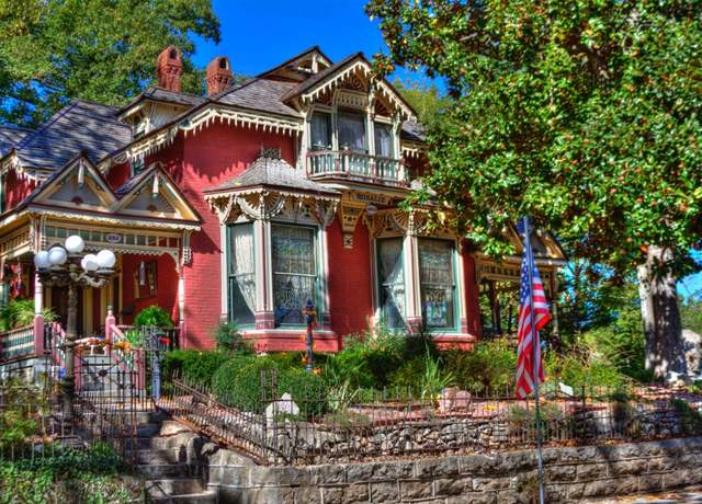 Property at 282 Spring St, Eureka Springs, AR 72632, 5 beds, 2 baths