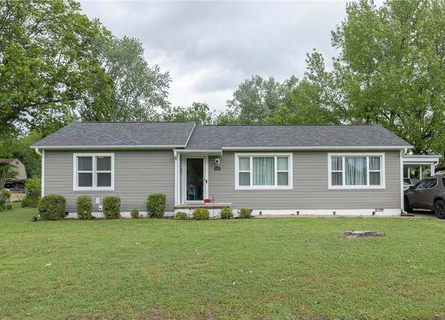 Property at 1600 Westwood Ave, Springdale, AR 72762, 3 beds, 1.5 baths