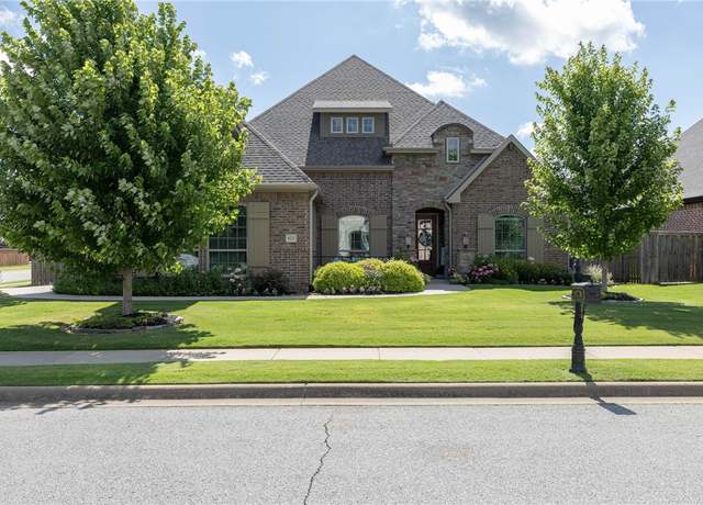 Property at 6201 S 29th St, Rogers, AR 72758, 4 beds, 3.5 baths