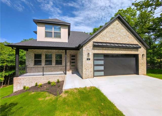Property at 30 Westmorland Dr, Bella Vista, AR 72714, 4 beds, 2.5 baths