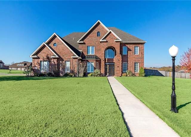 Property at 700 Galahad Dr, Elm Springs, AR 72762, 5 beds, 4.5 baths