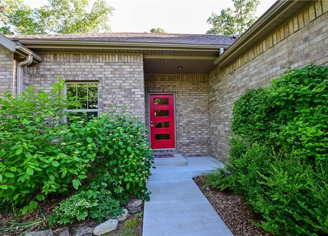 Property at 29 Bassingham Dr, Bella Vista, AR 72715, 3 beds, 2 baths