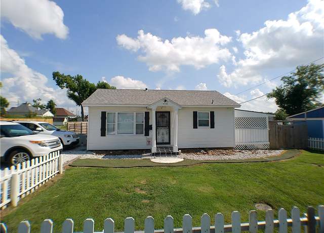 Property at 918 Maple St, Rogers, AR 72756, 2 beds, 1 bath