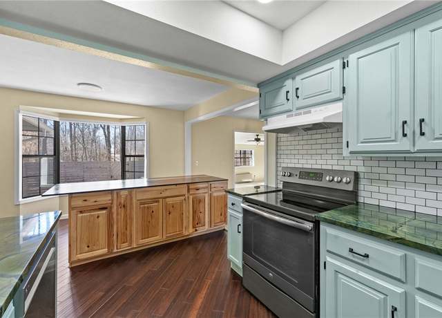 Property at 14 Basildon Cir, Bella Vista, AR 72715, 3 beds, 2 baths