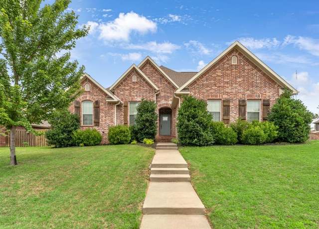 Property at 1315 W Magnolia St, Rogers, AR 72758, 4 beds, 3 baths