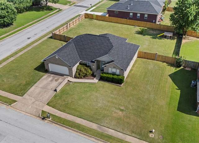 Property at 4359 W New Bridge Rd, Fayetteville, AR 72704, 3 beds, 2 baths