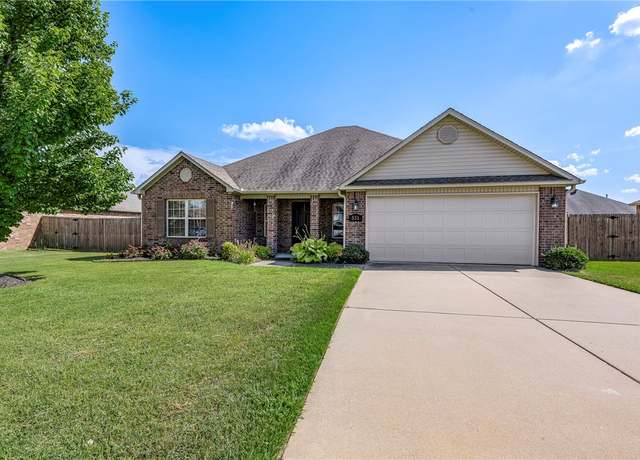 Property at 531 Saddlehorn Dr, Centerton, AR 72719, 4 beds, 2 baths