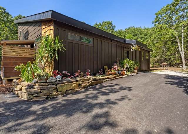 Property at 3211 S City Lake Rd, Fayetteville, AR 72701, 3 beds, 2 baths
