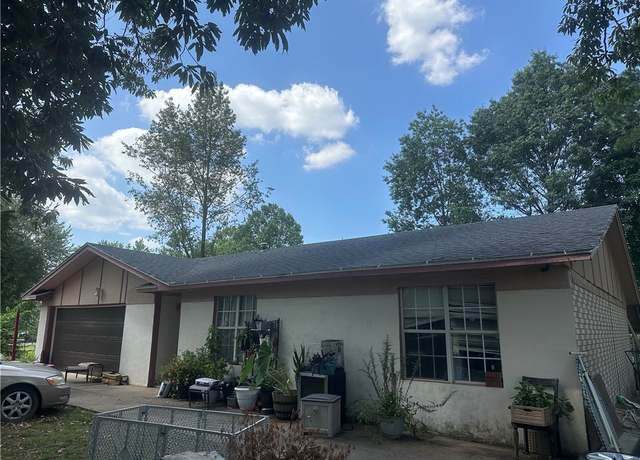 Property at 2401 Meadow Ln, Rogers, AR 72756, 3 beds, 2 baths