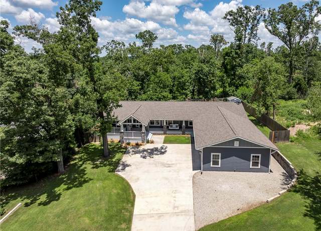 Property at 802 NW 20th St, Bentonville, AR 72712, 4 beds, 3 baths