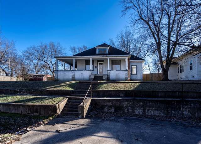 Property at 620 E Twin Spgs, Siloam Springs, AR 72761, 4 beds, 2.5 baths