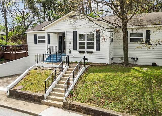 Property at 9 E Trenton Blvd, Fayetteville, AR 72701, 3 beds, 2 baths