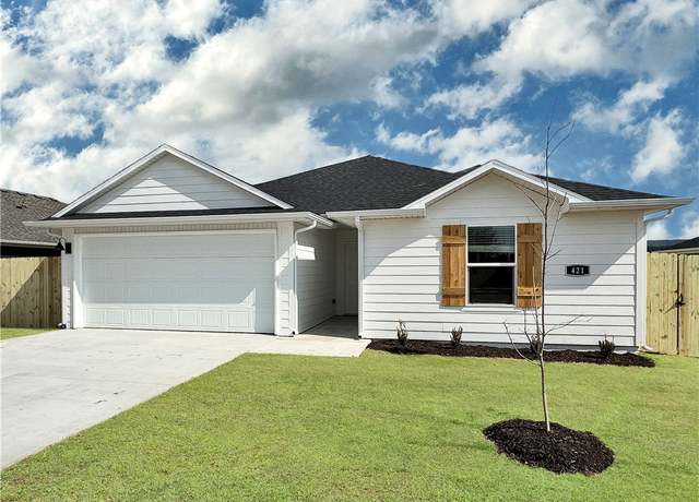 Property at 102 NW Granny Smith St, Highfill, AR 72734, 3 beds, 2 baths