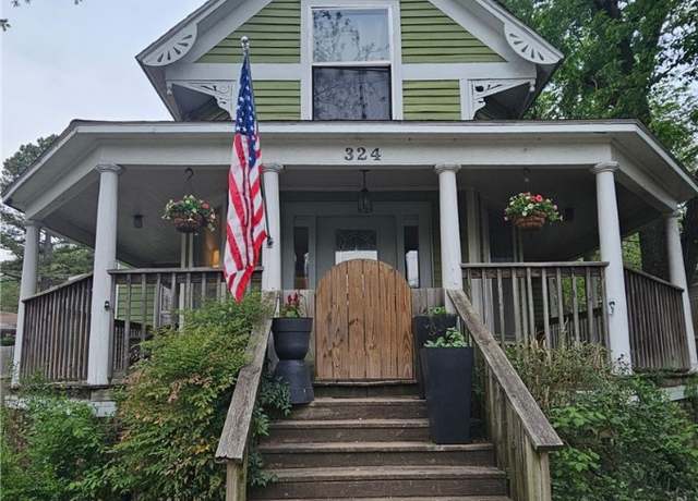 Property at 324 Cherry St, Harrison, AR 72601, 5 beds, 2.5 baths