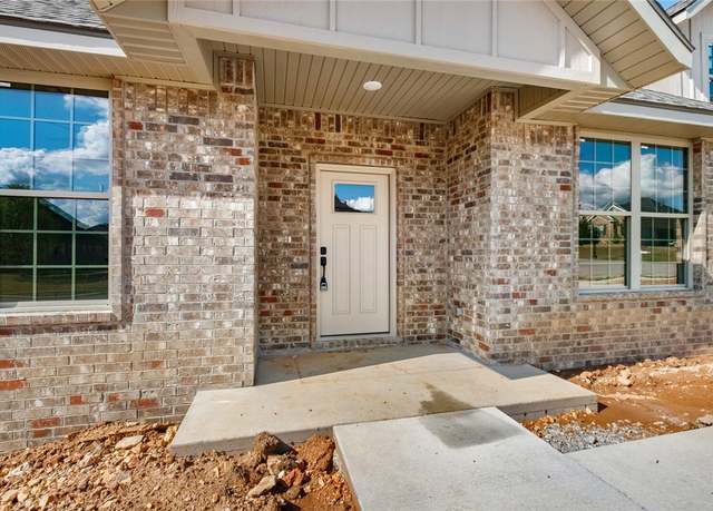 Property at 825 Baker St, Pea Ridge, AR 72751, 4 beds, 3 baths