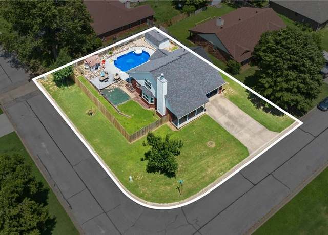 Property at 2801 SE 3rd St, Bentonville, AR 72712, 4 beds, 3 baths