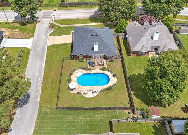 Property at 2046 Pine Woods Rd, Springdale, AR 72762, 4 beds, 2 baths