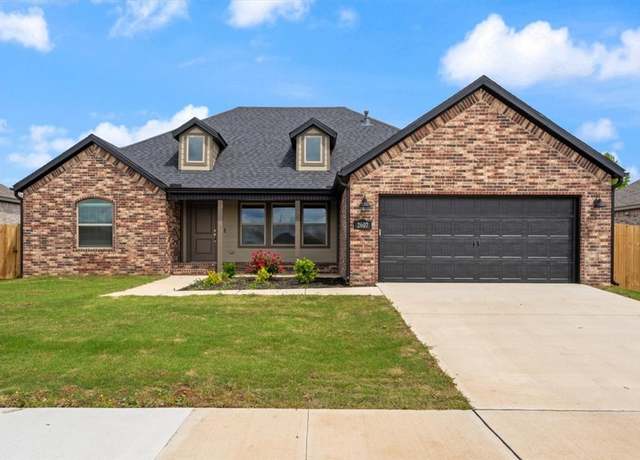 Property at 2607 Penny St, Siloam Springs, AR 72761, 3 beds, 2 baths