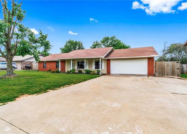 Property at 1502 Jennifer St, Springdale, AR 72762, 3 beds, 2 baths