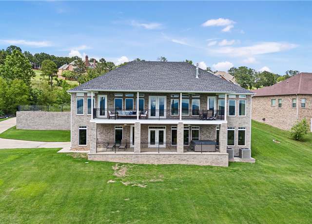 Property at 117 Valley View Dr, Russellville, AR 72802, 5 beds, 5 baths