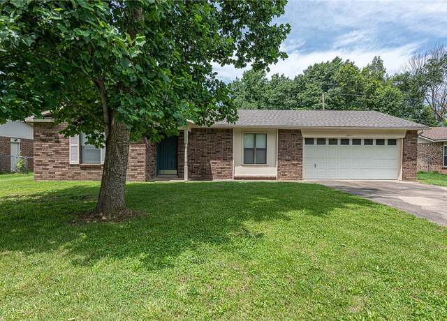 Property at 2881 N Susan Carol Ln, Fayetteville, AR 72703, 3 beds, 2 baths