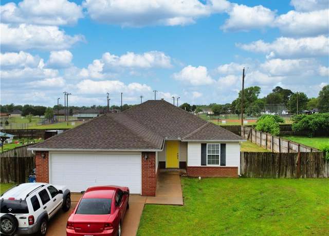 Property at 509 SW Persimmon St, Gravette, AR 72736, 3 beds, 2 baths