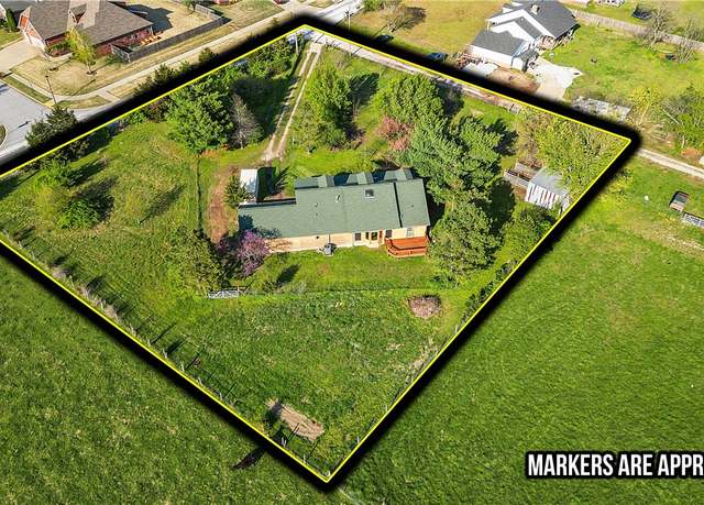 Property at 3775 E Zion Rd, Fayetteville, AR 72764, 3 beds, 2 baths