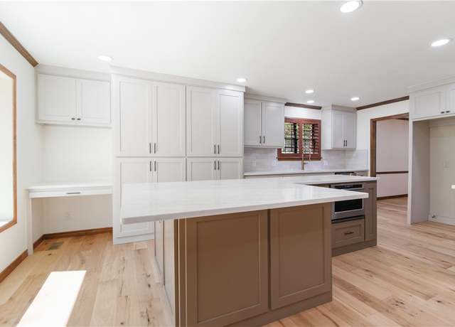 Property at 1640 N Boston Pl, Fayetteville, AR 72703, 4 beds, 3 baths