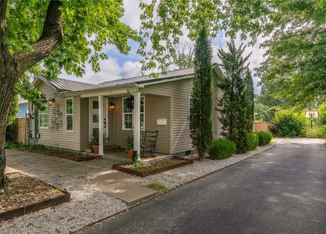 Property at 706 NW B St, Bentonville, AR 72712, 3 beds, 2 baths
