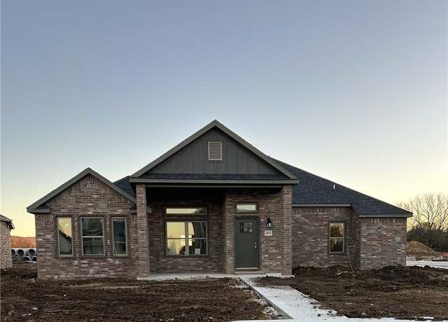 Property at 4833 W Planetree St, Fayetteville, AR 72704, 4 beds, 2 baths